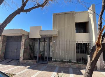 Casa · 6 Ambientes · 1 Cochera · Casa en Mendoza