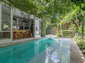 Casa · 276m² · 5 Ambientes · 1 Cochera · Casa en Alquiler