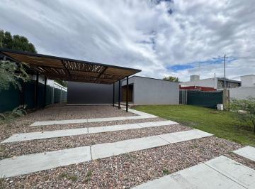 Casa · 245m² · 6 Ambientes · 2 Cocheras · Casa en Barrio El Nevado