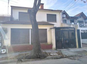 Casa · 180m² · 4 Ambientes · 1 Cochera · Venta Casa 4 Ambientes Multifamiliar Cochera