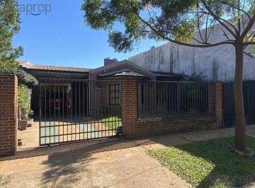 Casa · 276m² · 2 Dormitorios · 1 Cochera · Vendo Hermosa Casa Apta Crédito Hipotecario en Barrio Los Naranjos