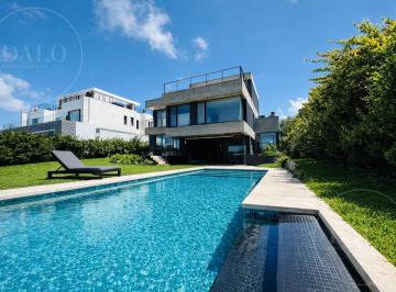 Casa · 373m² · 7 Ambientes · 4 Cocheras · Casa en Venta en Barrio Virazon, Nordelta
