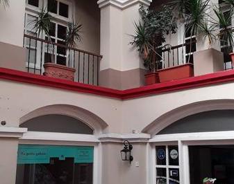 Patio · Locales en Paseo Alberdi, Calle Alberdi Al 250, Neuquén