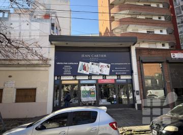 Local comercial · 220m² · Local en 13 y Plaza Paso