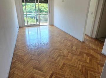 Departamento de 3 ambientes, Villa Urquiza · Muy Buen Dpto 3 Amb con Bcon Corrido Frente a La Plaza