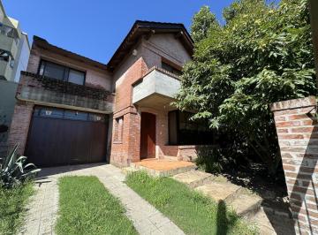 Casa · 500m² · 5 Ambientes · 1 Cochera · Alquiler de Casa de 3 Dorm. Barbacoa y Piscina en Colonia del Sacramento