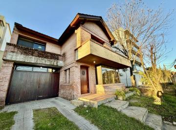 Casa · 500m² · 5 Ambientes · 1 Cochera · Alquiler de Casa de 3 Dorm. Barbacoa y Piscina en Colonia del Sacramento