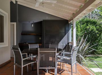 Casa · 267m² · 5 Ambientes · 2 Cocheras · Casa en Venta, 4 Dorm. en Boul. - B. Hipico, con Parrilla, Dependencia y Escritorio