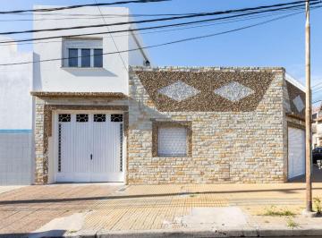 Casa · 121m² · 3 Ambientes · 1 Cochera · Casa 3 Amb C/cochera + Local en San Martin