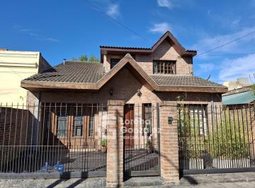Casa · 138m² · 4 Ambientes · 2 Cocheras · Casa en Venta 4 Ambientes San Isidro