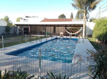 Quinta vacacional · 208m² · 4 Ambientes · 1 Cochera · Venta de Casa Quinta en Bella Italia