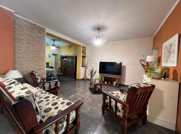 Casa · 85m² · 3 Ambientes · 2 Cocheras · Venta Casa 3 Amb Patio Cochera Apto Credito