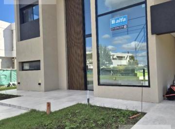 Casa · 269m² · 4 Dormitorios · 2 Cocheras · Venta / Alquiler de Casa en Terralagos Barrio Privado en Canning