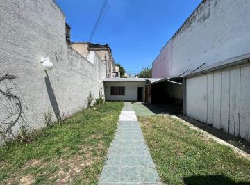 Casa · 80m² · 2 Ambientes · 2 Cocheras · Alquiler Casa - Villa Lugano - 1 Dormitorio y Cochera