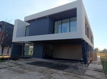 Casa · 550m² · 7 Ambientes · 2 Cocheras · Casa en Venta en Barrio El Yacht, Nordelta