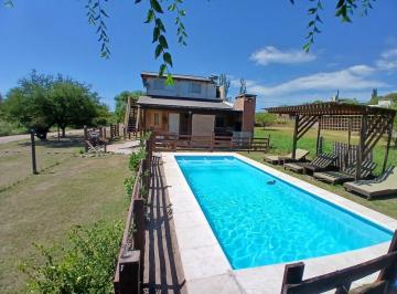 Casa · 177m² · 8 Ambientes · 2 Cocheras · Complejo de Cabañas en Villa Rumipal | Renta Turística Inmediata
