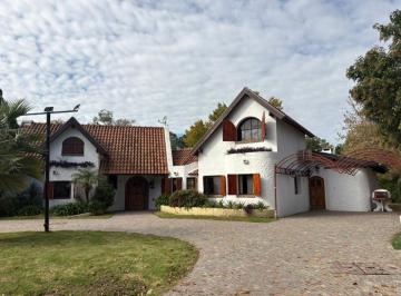 Casa de 8 ambientes, Campana · Casa en Venta en Country Club Los Cardales