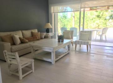 Casa · 1m² · 5 Ambientes · Casa - Costa Esmeralda