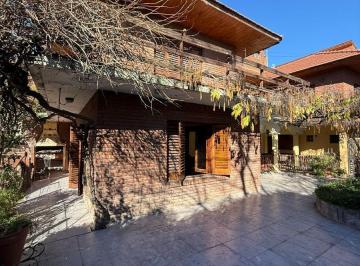 Casa · 231m² · 5 Ambientes · 1 Cochera · Casa en Don Bosco
