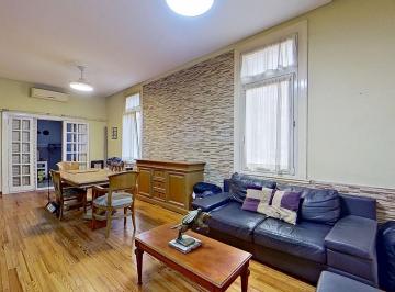 Casa · 146m² · 4 Ambientes · 1 Cochera · Casa 4 Amb en Venta con Terraza y Cochera Flores