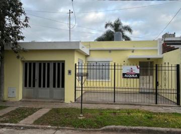 Casa de 3 ambientes, San Lorenzo · Casa Centrica Dos Habitaciones y Cochera Doble.