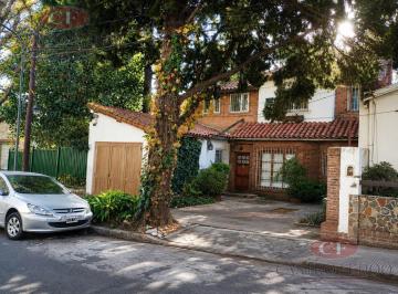 Casa · 210m² · 8 Ambientes · 3 Cocheras · Casa La Lucila