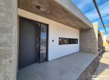Casa de 3 ambientes, Luján de Cuyo · Dúplex en Venta C/ Cochera en Luján de Cuyo