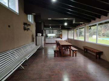 Quinta vacacional · 252m² · 4 Ambientes · 6.006 m² de Quinta con Quincho y Piscina, Tristán Suárez.