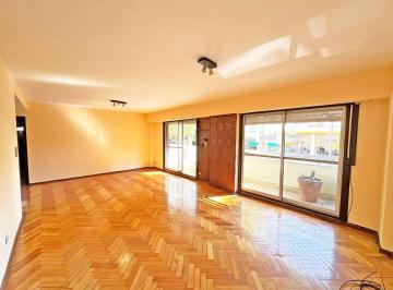 Departamento de 6 ambientes, Rosario · Bv. Oroño 800 - 3 Dorm. en Venta C/ Cochera en Rosario
