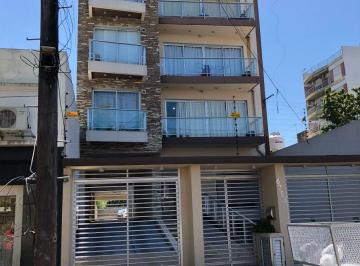 Departamento de 2 ambientes, Avellaneda · Departamento de 47 m² con 1 Dormitorio en Venta en Wilde con Cochera y Baulera