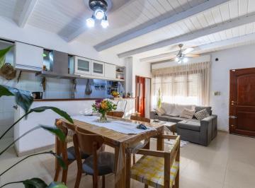 Casa · 126m² · 6 Ambientes · Venta Casa de Pasillo Única 5 Dorm. con Jardín - Barrio La Guardia