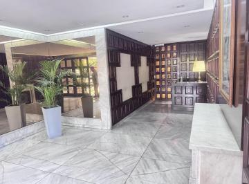 Departamento · 116m² · 4 Ambientes · 1 Cochera · S/piso 4 Amb Coch/fija Fte. a Pza. Misericordia. Categoría, Amplitud y Potencial de Modernización.
