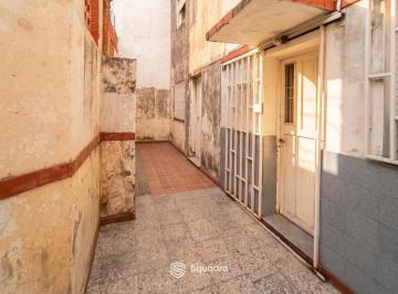PH · 57m² · 3 Ambientes · Venta - Departamento Interno a Reciclar de 2 Dorm. con Patio - Echesortu, Rosario.