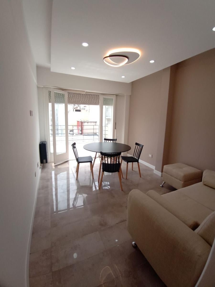 Departamento de 2 Ambientes con Dependencia y Balcón Terraza – A metros de Plaza Colón