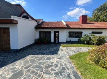 Casa · 211m² · 7 Ambientes · 4 Cocheras · Casa en Venta en Escobar - 7 Ambientes Apto Credito