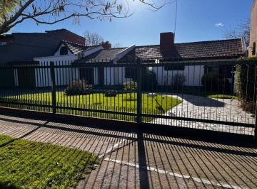 Casa · 211m² · 7 Ambientes · 4 Cocheras · Casa en Venta en Escobar - 7 Ambientes Apto Credito