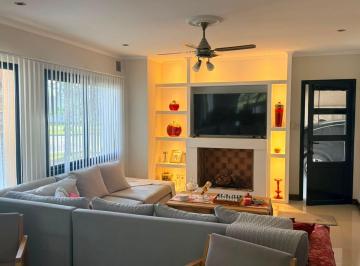 Casa · 270m² · 7 Ambientes · 2 Cocheras · Venta Casa en Aires del Llano Sobre El Bv.