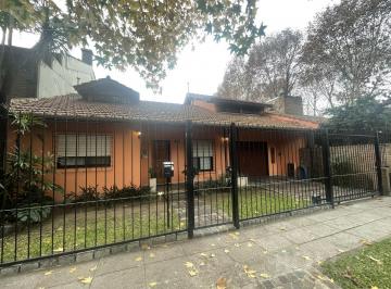 Casa · 151m² · 4 Ambientes · 2 Cocheras · Casa de 304 m² en Venta en Villa Adelina