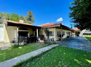 Casa · 264m² · 5 Ambientes · 2 Cocheras · Casa en Venta 4 Dorm.