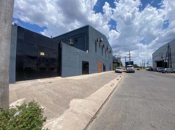 Depósito · 1200m² · 4 Ambientes · 30 Cocheras