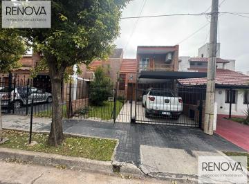 Casa · 150m² · 5 Ambientes · 2 Cocheras · Excelente Casa en Alquiler en Barrio Urca!