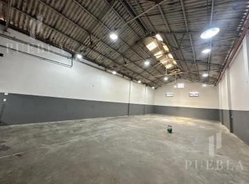 Bodega-Galpón · 690m² · Galpón en Alquiler en Pompeya