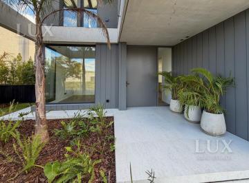 Casa · 270m² · 5 Ambientes · 3 Cocheras · Casa en Venta con 3 Habitaciones en Suite en Castaños, Nordelta