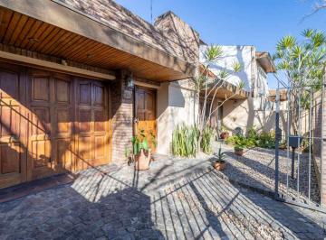 Casa · 211m² · 6 Ambientes · 1 Cochera · Venta Casa 6 Amb Olivos Roche Cochera y Jardin