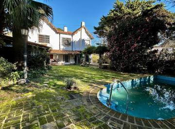 Casa · 228m² · 5 Ambientes · 4 Cocheras · Casa en Venta en Beccar Vías a Libertador