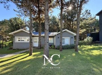 Casa · 130m² · 4 Ambientes · Casa en Venta en Costa Esmeralda Fondo Arbolado