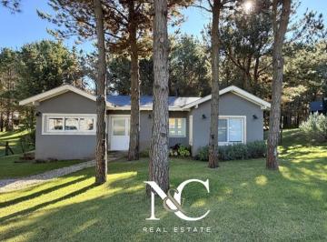 Casa · 130m² · 4 Ambientes · Casa en Venta en Costa Esmeralda Fondo Arbolado