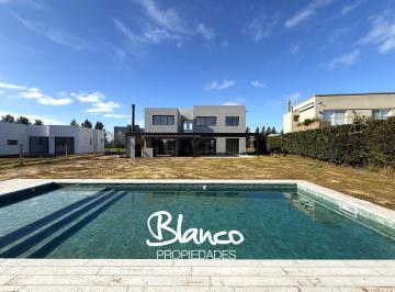 Casa · 225m² · 6 Ambientes · 2 Cocheras · Casa en Venta en San Matias, Escobar, G. B. a. Zona Norte