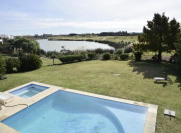 Casa · 242m² · 5 Ambientes · Casa en Venta Lote Al Golf - Nordelta