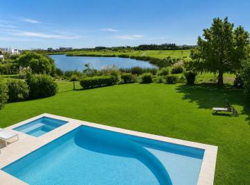 Casa · 242m² · 5 Ambientes · 6 Cocheras · Casa en Venta Lote Al Golf - Nordelta